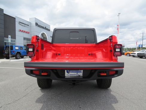 New 2025 Jeep Gladiator Mojave image 16