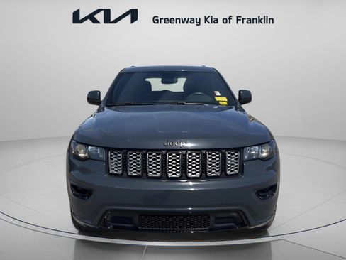 Used 2018 Jeep Grand Cherokee Altitude image 2