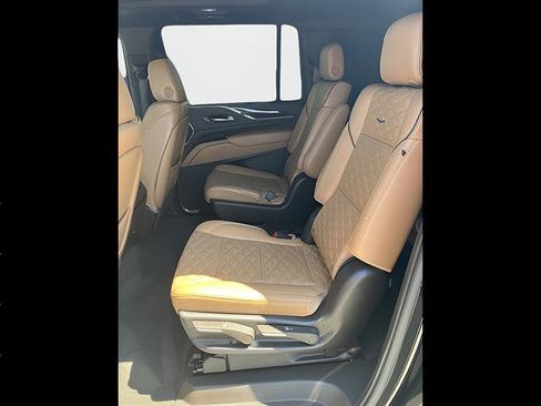 Used 2023 Cadillac Escalade ESV Premium Luxury AWD/4WD image 9