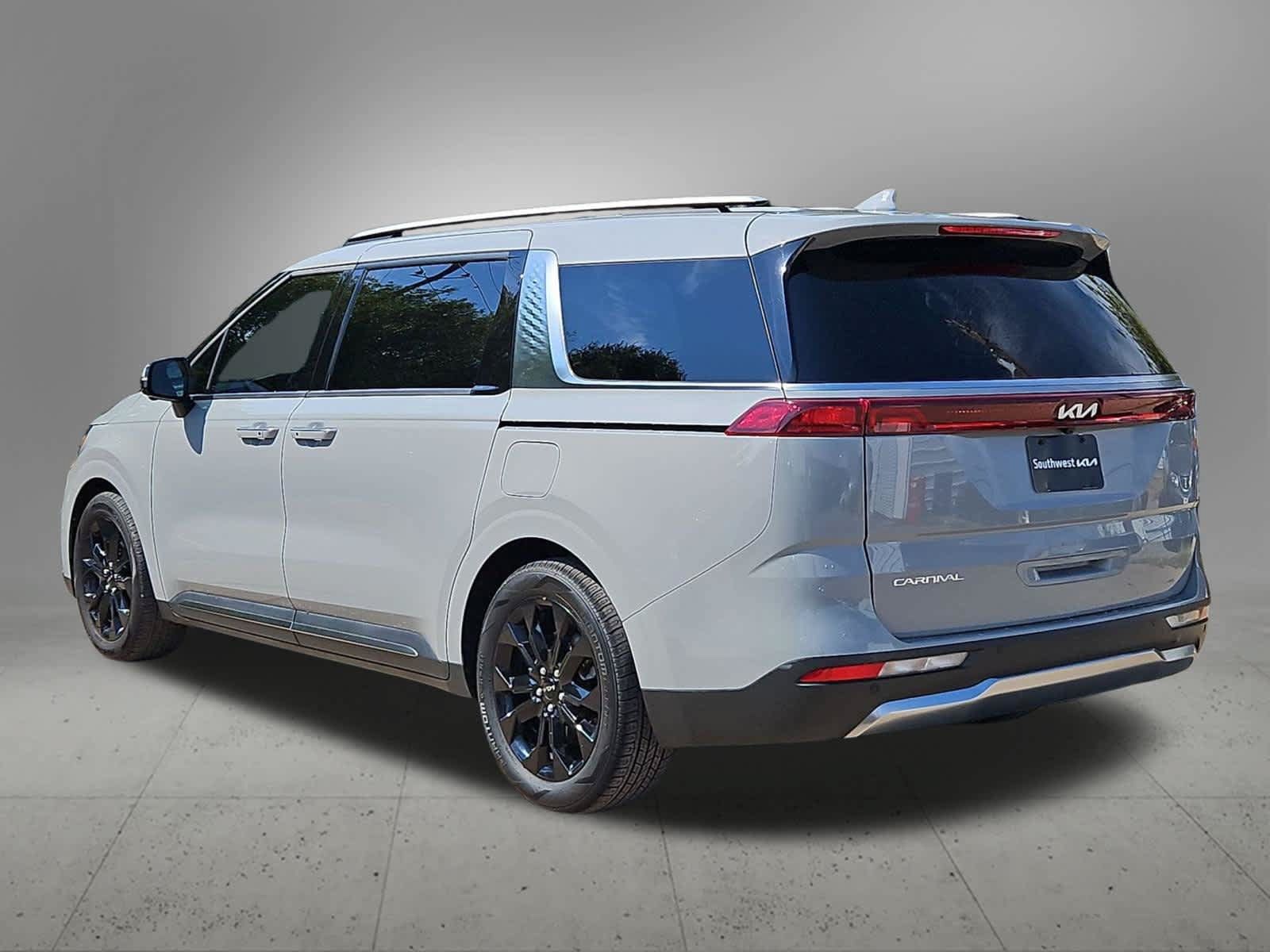 Used 2024 Kia Carnival SX FWD image 4