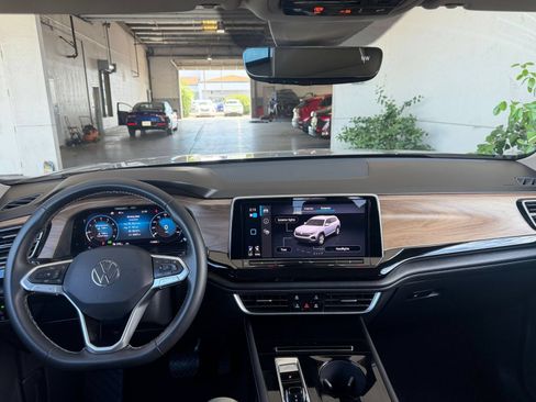 Used 2026 Volkswagen Atlas SE FWD image 31