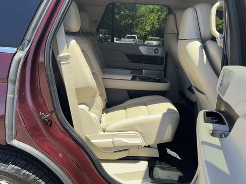 Used 2021 Lincoln Navigator Reserve w/ Luxury Package RWD image 12