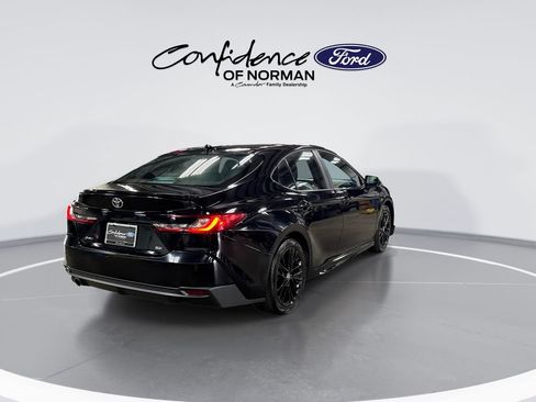 Used 2025 Toyota Camry SE FWD image 8
