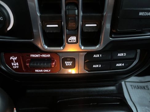 Used 2020 Jeep Wrangler Unlimited Rubicon w/ Advanced Safety Group image 15