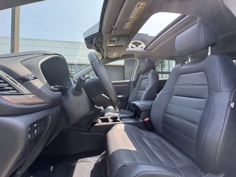 Used 2019 Honda CR-V Touring image 3