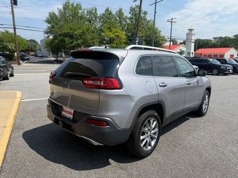 Used 2018 Jeep Cherokee Limited w/ Luxury Group AWD/4WD image 23