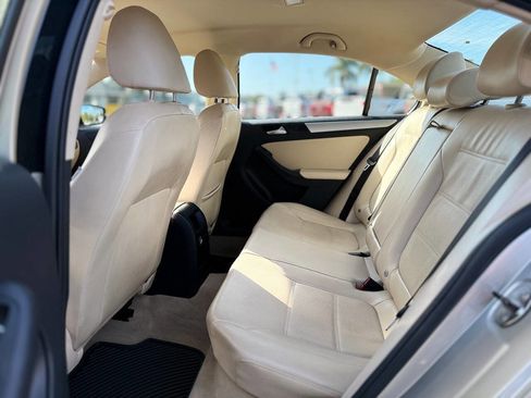 Used 2013 Volkswagen Jetta SE image 16