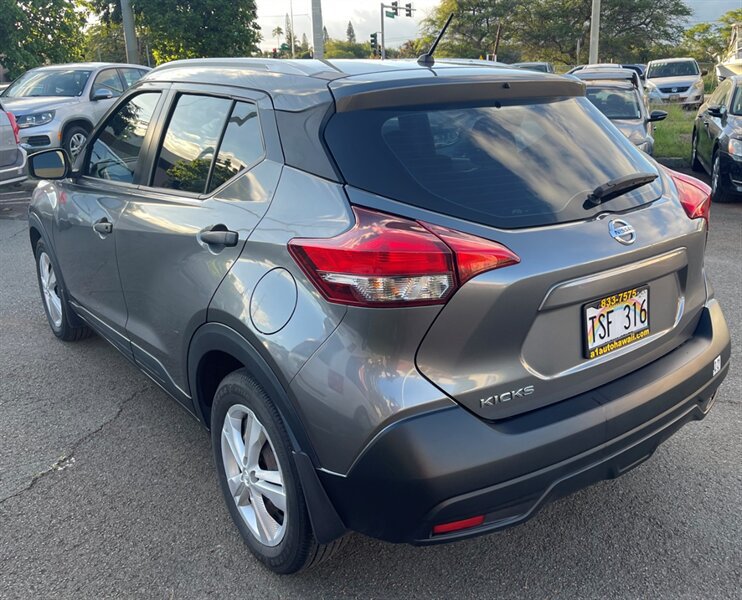 Used 2018 Nissan Kicks S FWD image 3