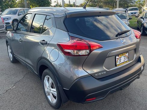 Used 2018 Nissan Kicks S FWD image 3