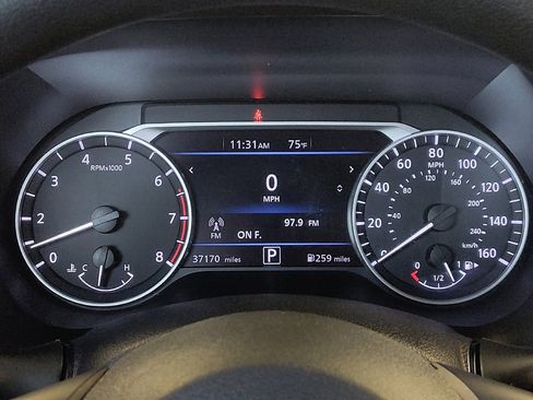 Used 2024 Nissan Sentra SV FWD image 23