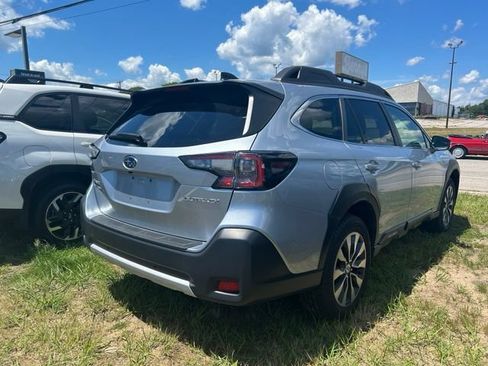 Used 2025 Subaru Outback Limited AWD/4WD image 4