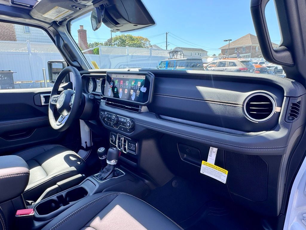 New 2026 Jeep Wrangler Unlimited Sahara AWD/4WD image 18