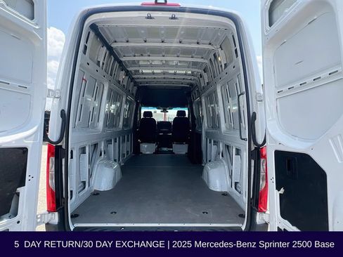Used 2025 Mercedes-Benz Sprinter 2500 image 27