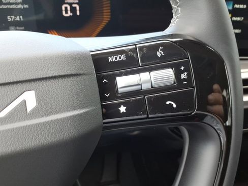 Certified 2026 Kia Sorento LX FWD image 20