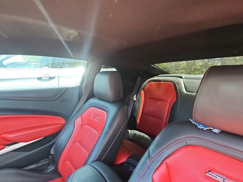 Used 2016 Chevrolet Camaro SS RWD image 8