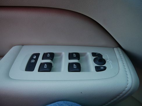 Used 2023 Volvo XC60 B5 Ultimate image 12