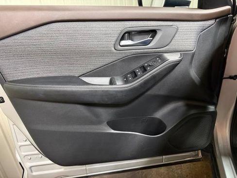 Used 2023 Nissan Rogue SV AWD/4WD image 12