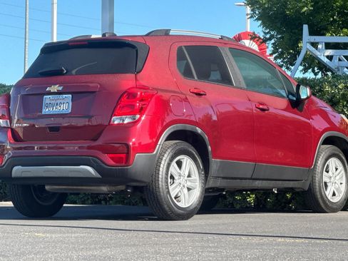 Used 2022 Chevrolet Trax LT w/ Driver Confidence Package AWD/4WD image 4