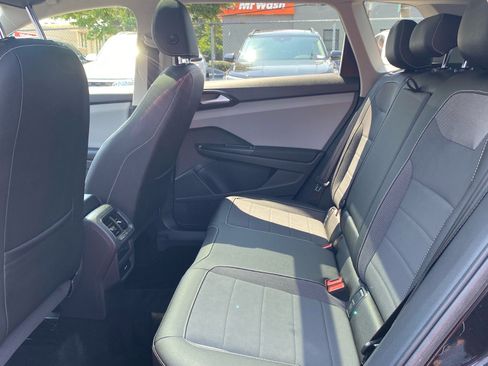 Certified 2023 Volkswagen Taos SE w/ Panoramic Sunroof Package FWD image 18