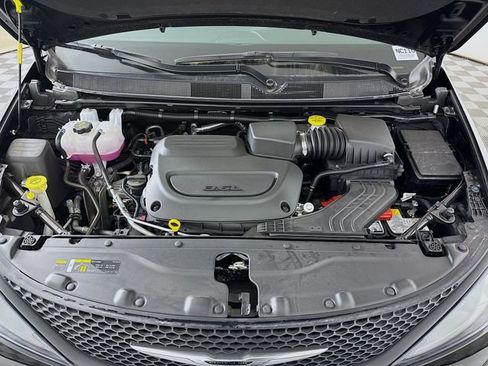 New 2026 Chrysler Voyager LX image 30