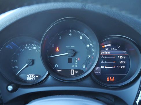 Certified 2025 Porsche Macan image 17