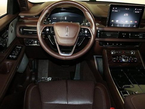 Used 2023 Lincoln Aviator Black Label w/ Class IV Trailer Tow Package image 3