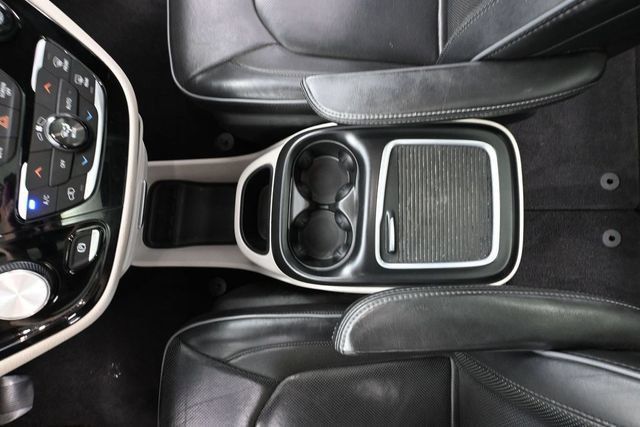 Used 2018 Chrysler Pacifica Limited FWD image 29