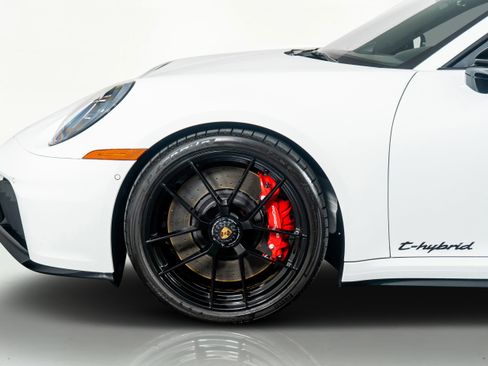 Used 2026 Porsche 911 Carrera GTS w/ Premium Package image 19