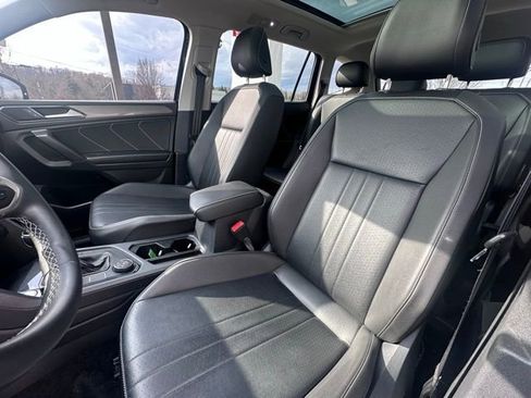 Used 2022 Volkswagen Tiguan SE image 12