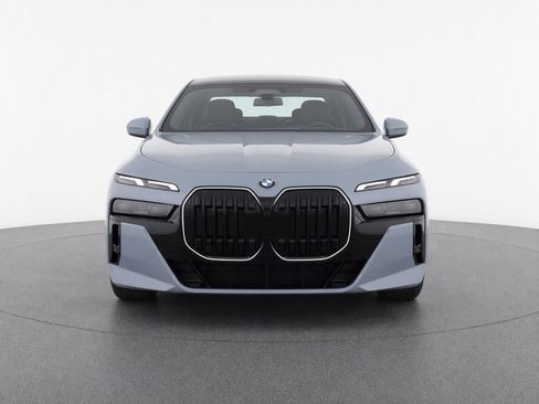 Used 2026 BMW 740i xDrive AWD/4WD image 38