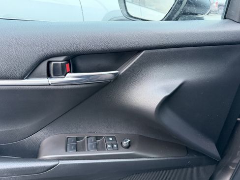 Used 2022 Toyota Camry SE w/ Carpet Mat Package (TMS) image 14