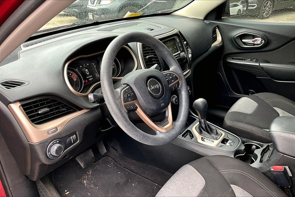 Used 2016 Jeep Cherokee Sport FWD image 8