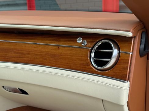 Used 2020 Bentley Continental GT image 26