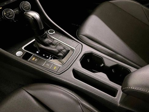 Used 2020 Volkswagen Jetta SE w/ SE Cold Weather Package image 16