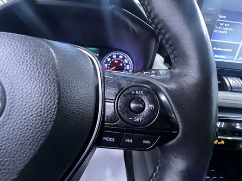 Used 2021 Toyota RAV4 XLE image 21