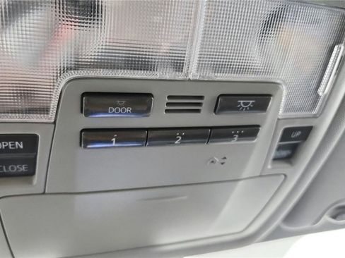 Used 2019 Toyota Highlander XLE image 28