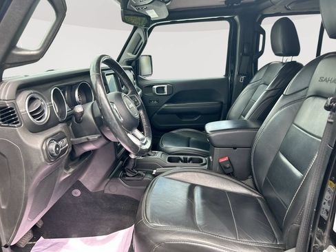 Used 2019 Jeep Wrangler Unlimited Sahara w/ Uconnect 4C Nav & Sound Group AWD/4WD image 22