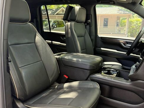 Used 2026 GMC Yukon XL Elevation w/ Elevation Premium Package RWD image 18
