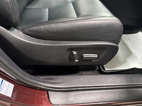 Used 2019 Toyota Highlander XLE AWD/4WD image 40