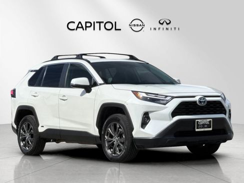 Used 2022 Toyota RAV4 XLE Premium image 7
