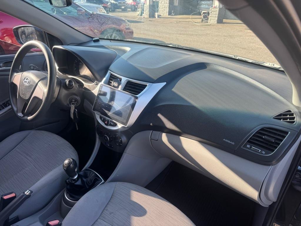 Used 2016 Hyundai Accent SE FWD image 12