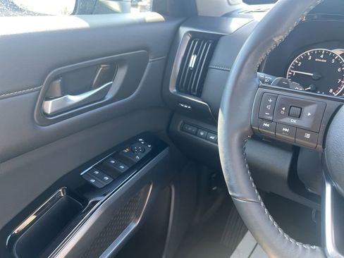 Used 2025 Nissan Pathfinder SL w/ SL Premium Package image 19