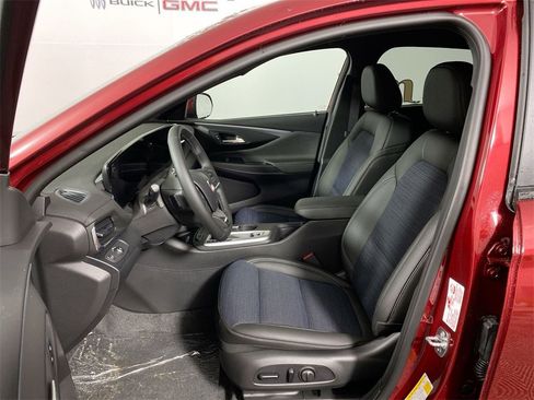 Used 2025 Buick Envista Preferred w/ Convenience I Package image 11