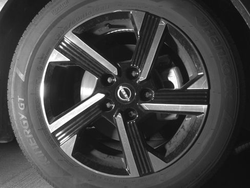 Used 2025 Nissan Sentra SV FWD image 13