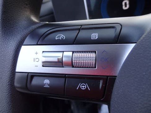 Used 2025 Hyundai Tucson SEL FWD image 17