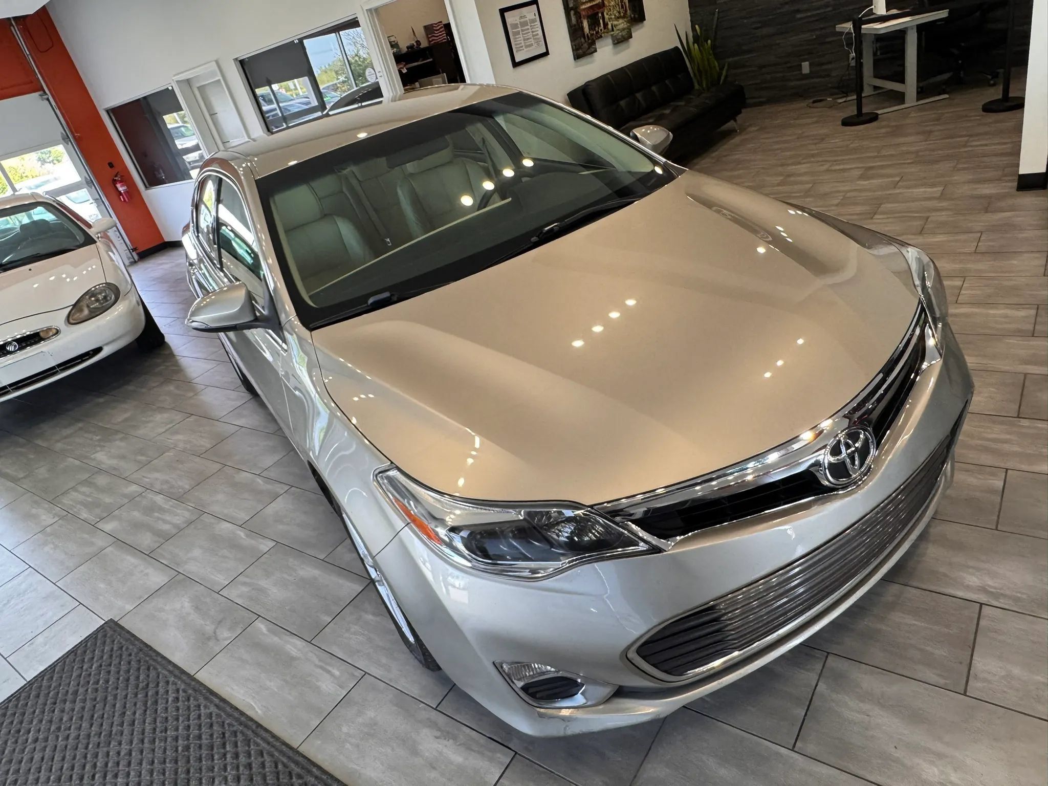 Used 2015 Toyota Avalon XLE FWD image 5