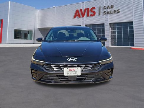 Used 2025 Hyundai Elantra SEL FWD image 2