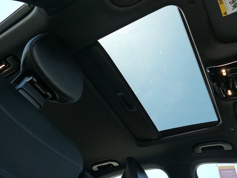 Used 2023 Mercedes-Benz C 300 Sedan image 25