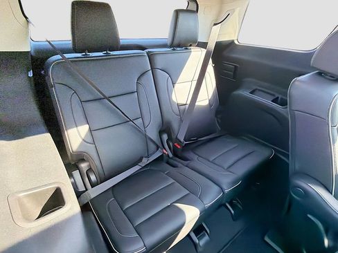 Used 2023 GMC Acadia Denali w/ Denali Ultimate Package image 29