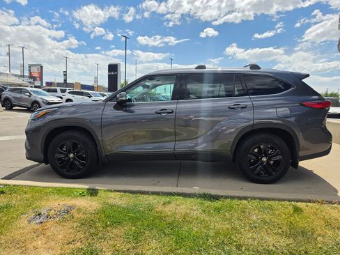 Used 2020 Toyota Highlander XLE AWD/4WD image 8